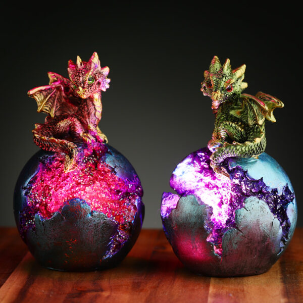 DRG505_001 Geode Egg LED Baby Dragon Figurine