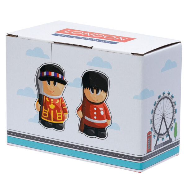 LON53_002 Novelty Beefeater and Guardsman Salt and Pepper Set