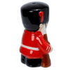 LON53_004 Novelty Beefeater and Guardsman Salt and Pepper Set