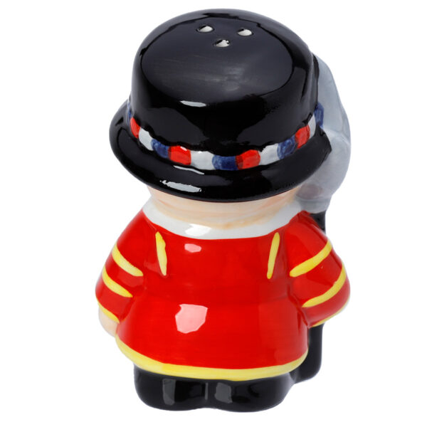 LON53_006 Novelty Beefeater and Guardsman Salt and Pepper Set