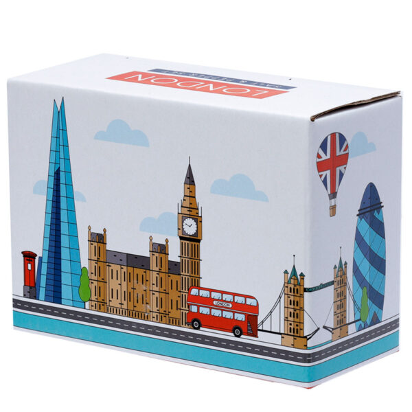 LON53_007 Novelty Beefeater and Guardsman Salt and Pepper Set